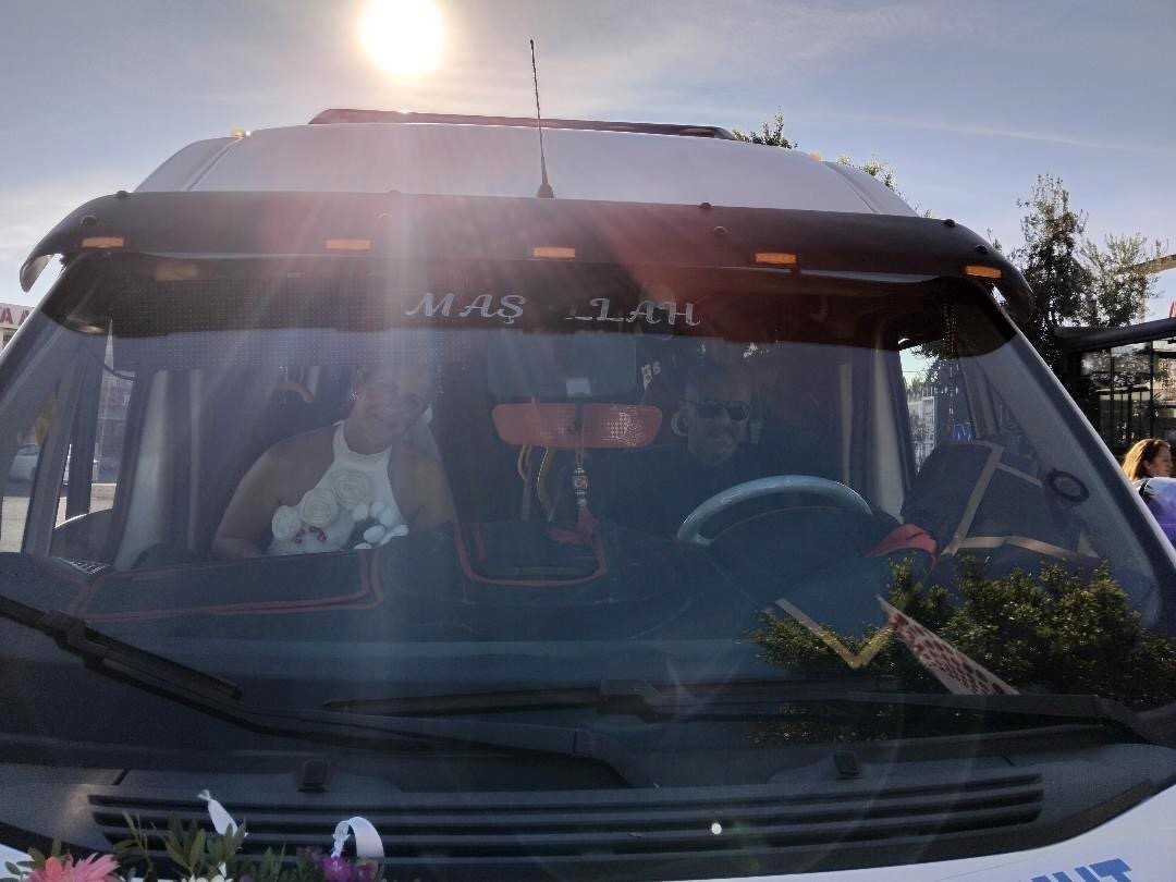 BODRUM’DA DÜNYA EVİNE GİREN UMUT AKKAYA İLE SEMİNAY AKKAYA, ŞEHİR İÇİ ULAŞIMDA KULLANDIKLARI...