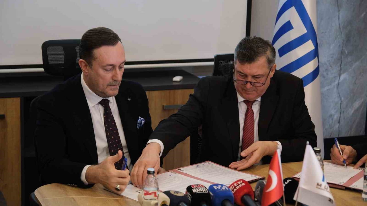 BÖLGEDE İNŞA EDİLECEK İŞYERLERİNE İLİŞKİN PROTOKOL İMZA TÖRENİ, BASIN MENSUPLARININ KATILIMIYLA...