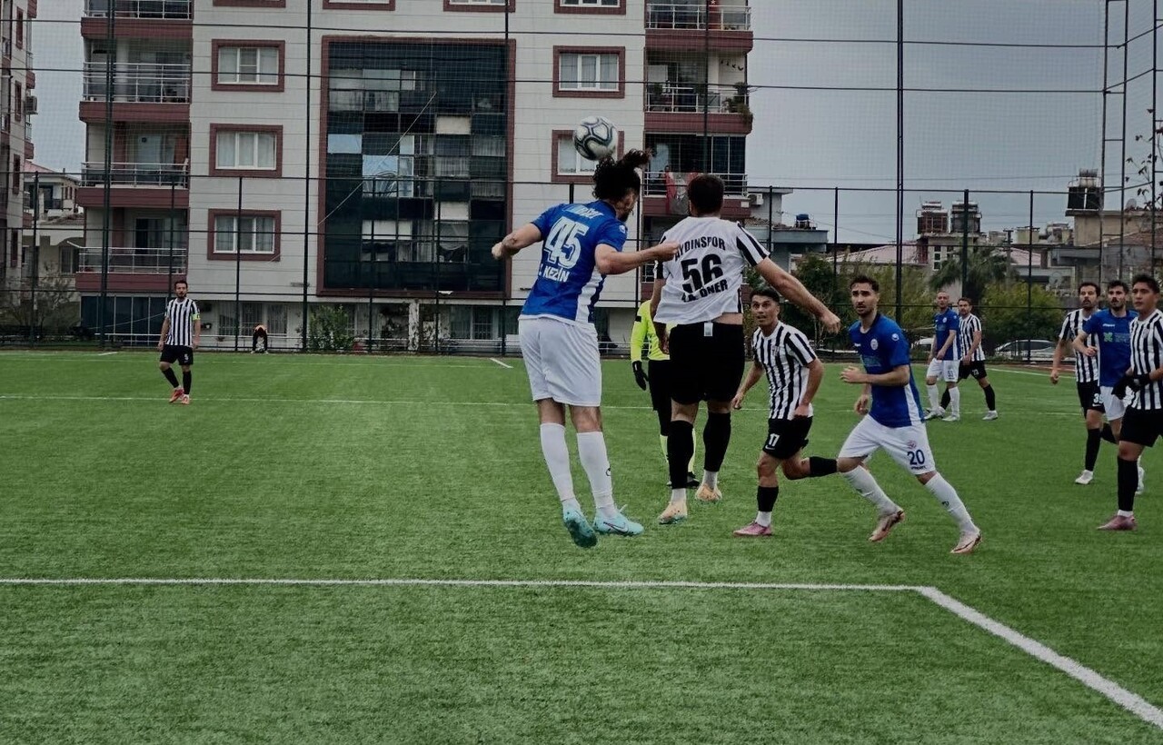 BÖLGESEL AMATÖR LİG 8. GRUP'TA MÜCADELE EDEN AYDINSPOR, EVİNDE KARŞILAŞTIĞI MANİSA 1965 NURLUPINAR...