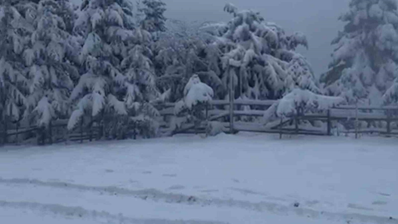 BOLU'NUN GEREDE İLÇESİNDE BULUNAN ARKUT DAĞI KAYAK MERKEZİ'NDE YAPAY KAR ÜRETİM SİSTEMİ KURULDU....
