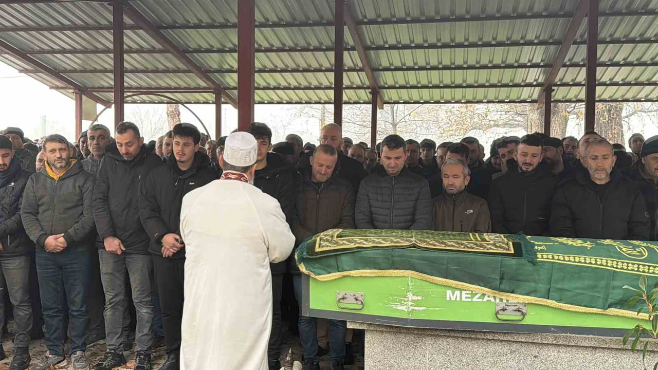 BOLU’DA ABANT MEVKİİNDE GEÇİRDİĞİ TRAFİK KAZASI SONRASI HAYATINI KAYBEDEN MURATCAN EĞLENCE (21)...