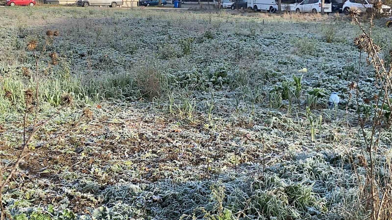 BOLU’DA GECE SAATLERİNDE SICAKLIĞIN EKSİ DERECELERE KADAR DÜŞMESİYLE BİRLİKTE, SABAHIN ERKEN...