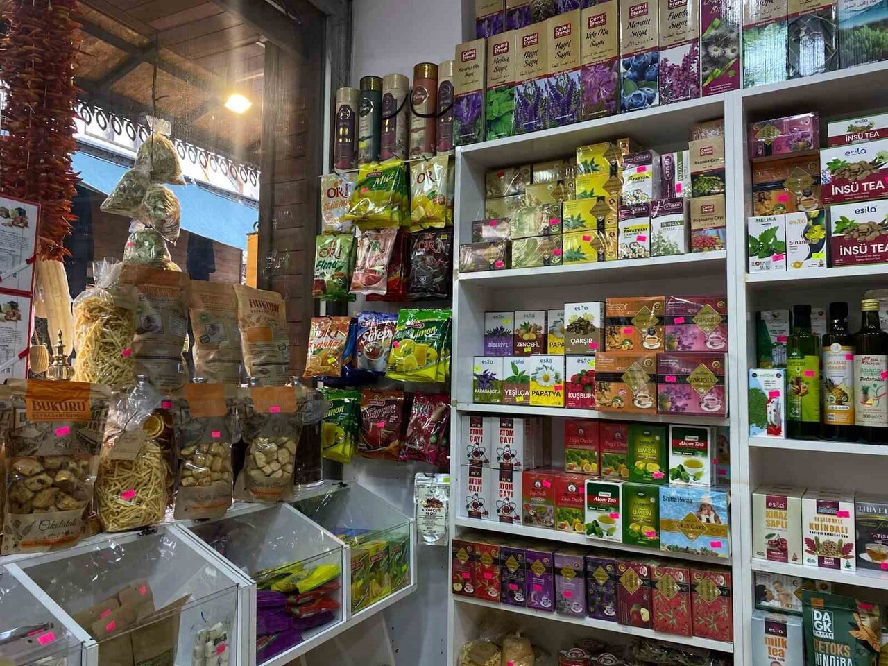 BOLU’DA HAVALARIN SOĞUMASIYLA BİRLİKTE HASTA OLMAMAK İÇİN VATANDAŞLARIN YOĞUNLUK OLUŞTURDUĞU...