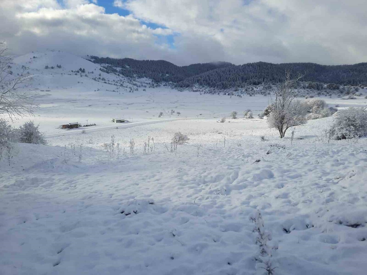 BOLU’NUN DOĞA HARİKASI ABANT BÖLGESİNDE KAR YAĞIŞI ETKİLİ OLDU. PELİTÖZÜ, ÇEPNİ, ÖRENCİK, SAMAT VE...