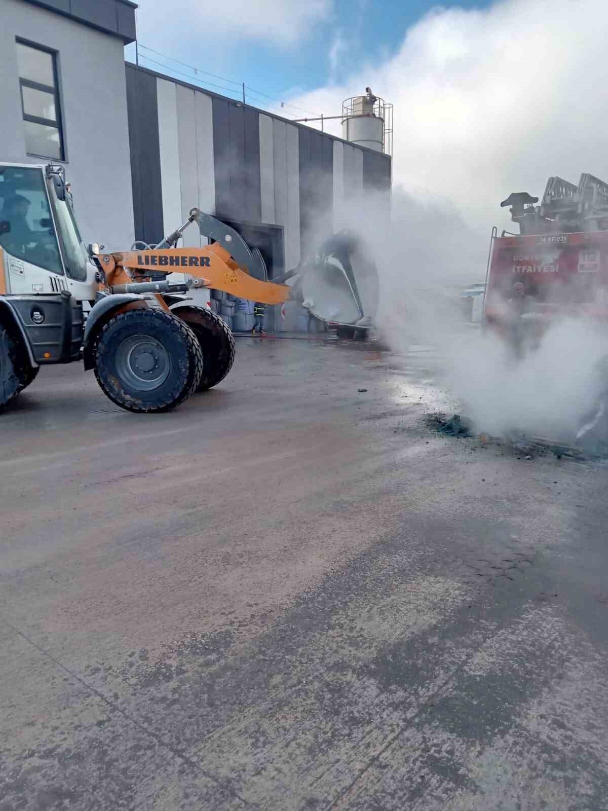 BOLU’NUN GEREDE İLÇESİNDE BİR FABRİKADA ÇIKAN YANGIN BÜYÜMEDEN SÖNDÜRÜLDÜ.