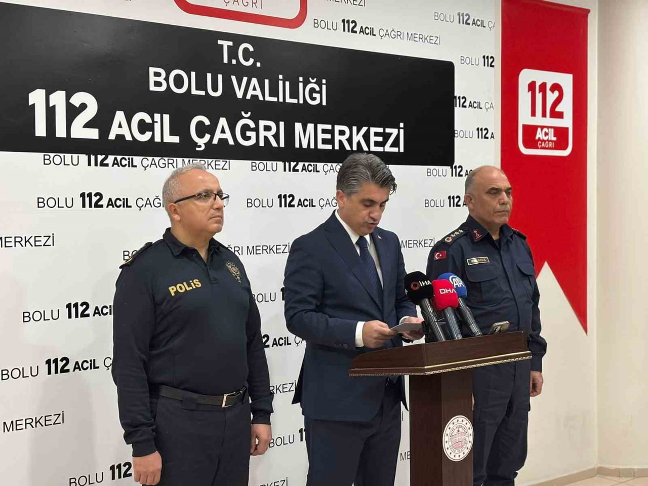 BOLU VALİSİ ABDULAZİZ AYDIN, YENİ YIL TEDBİRLERİ KAPSAMINDA 112 ACİL ÇAĞRI MERKEZİ’Nİ ZİYARET...
