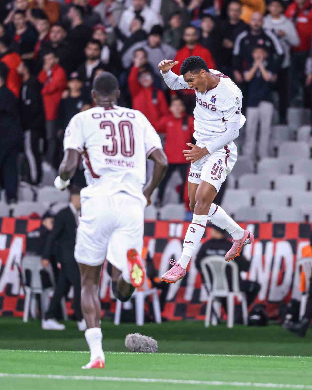 BORDO-MAVİLİLER, DAHA DÜŞÜK MALİYETLE KURULAN HÜCUM HATTINDAN EN YÜKSEK VERİMİ ALAN TAKIMLAR...