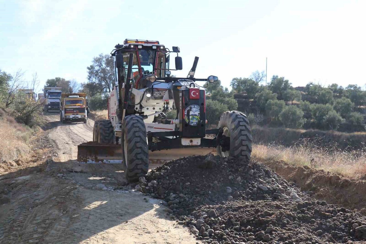 BOZDOĞAN BELEDİYESİ YOL ÇALIŞMALARINA DEVAM EDİYOR