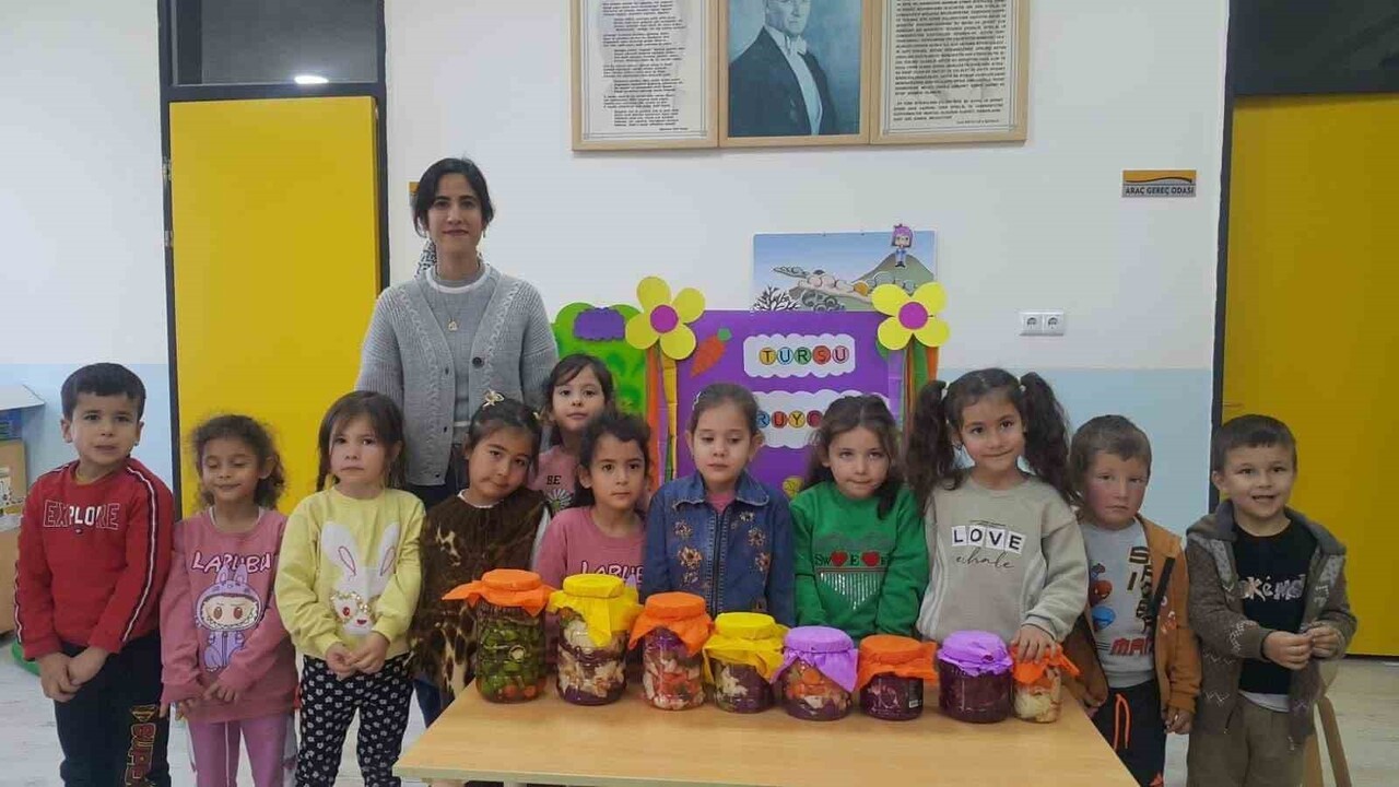 BOZDOĞAN’DA MİNİKLER EKMEK YAPMASINI ÖĞRENDİ