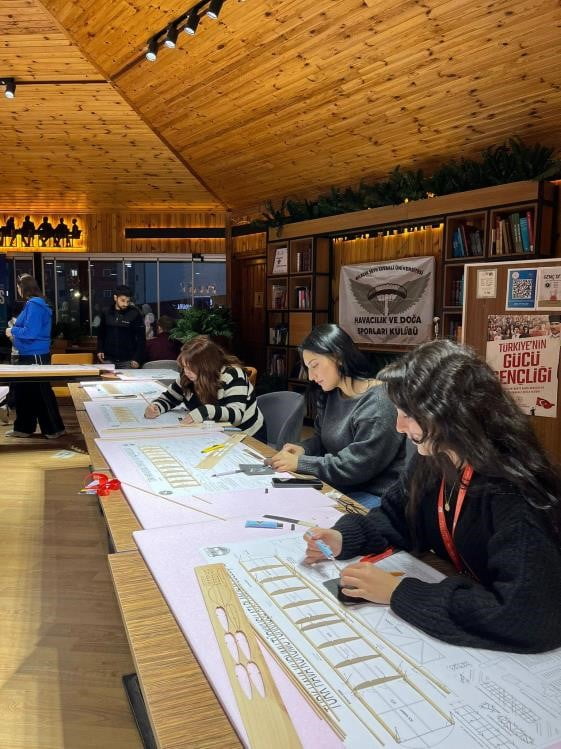 BŞEÜ GENÇ OFİS'TE "MODEL UÇAK EĞİTMEN EĞİTİMİ" PROJESİ BAŞLADI