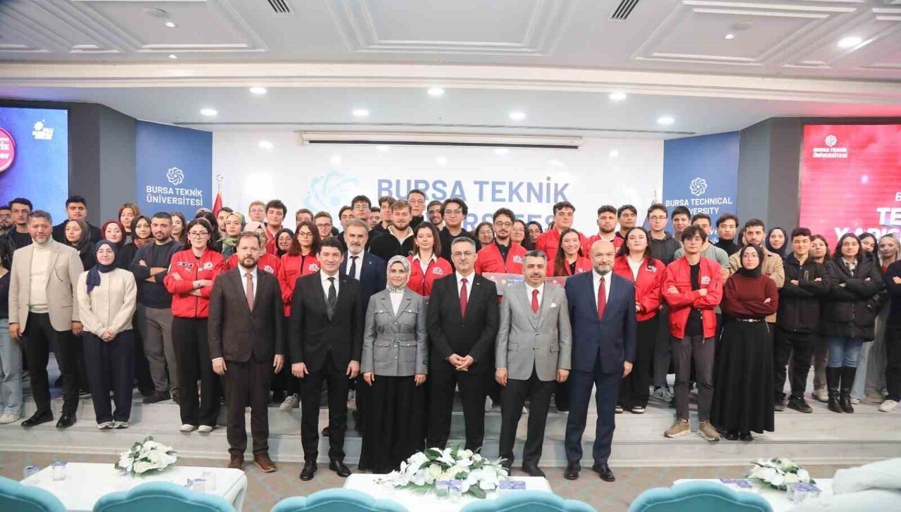 BTÜ’DE "TEKNOFEST YARIŞMA SÜRECİNİ 5 DAKİKADA ANLAT" ETKİNLİĞİ DÜZENLEDİ. TEKNOFEST TEKNOLOJİ...