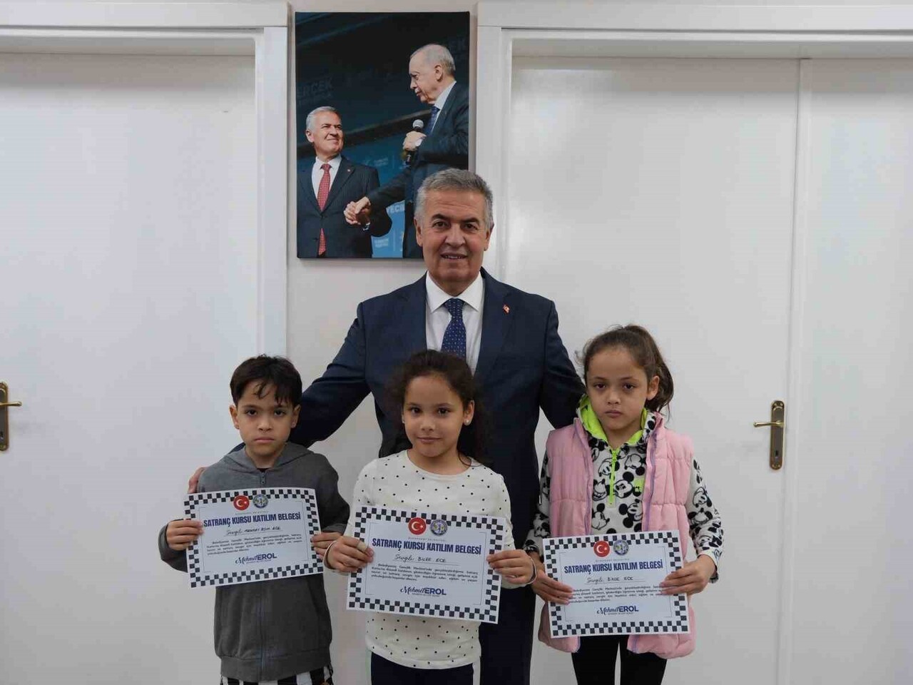 BUHARKENT BELEDİYESİ’NİN ÇOCUKLARA YÖNELİK DÜZENLEDİĞİ SATRANÇ KURSUNU BAŞARIYLA TAMAMLAYAN...