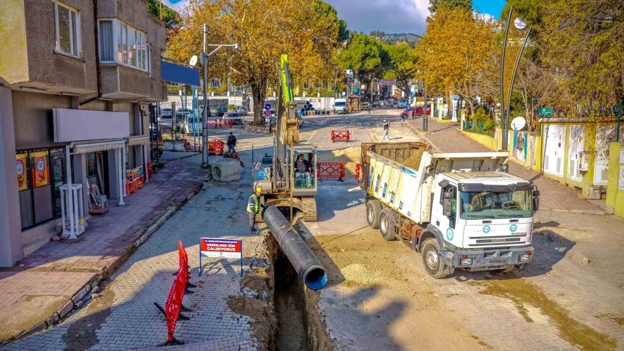 BULDAN İLÇE MERKEZİNDE ALTYAPIYI GÜÇLENDİRMEK AMACIYLA 25,7 MİLYON BÜTÇEYLE 2 BİN 860 METRE...