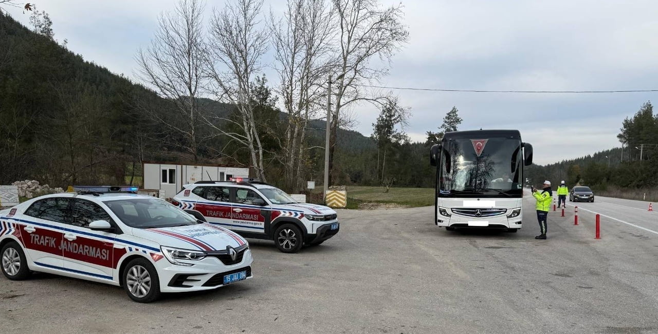 BURDUR'DA JANDARMA EKİPLERİ TARAFINDAN YAPILAN DENETİMLERDE 13 BİN 851 ARAÇ VE SÜRÜCÜSÜ KONTROL...