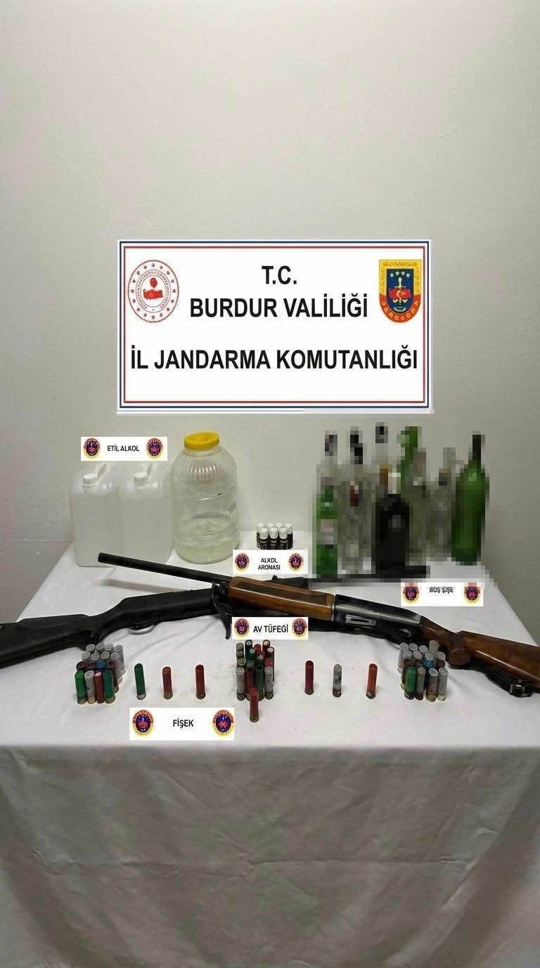 BURDUR'DA JANDARMA EKİPLERİ TARAFINDAN YILBAŞI TEDBİRLERİ ÇERÇEVESİNDE YAPILAN ÇALIŞMALARDA KAÇAK...