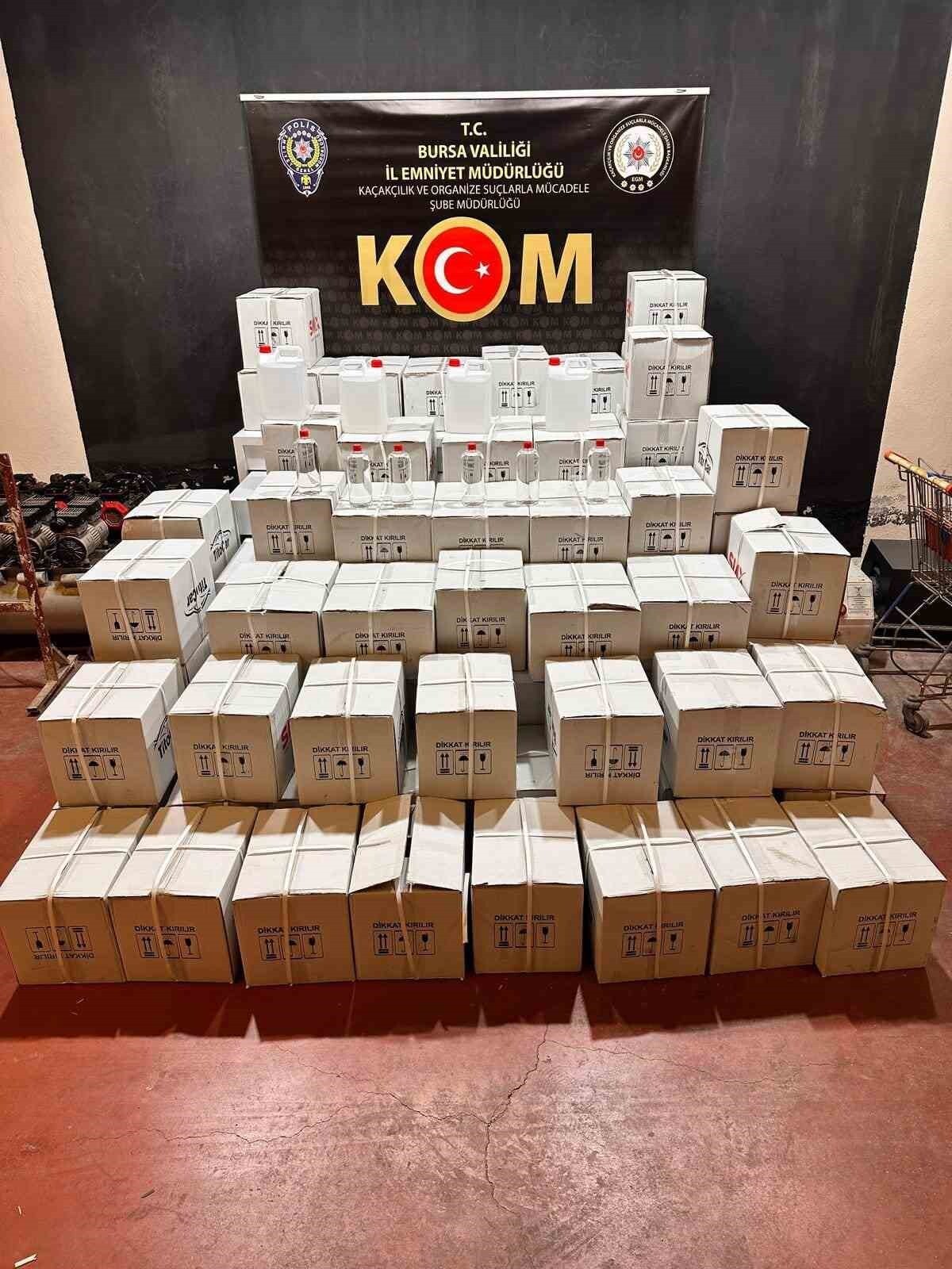 BURSA'DA POLİS EKİPLERİ TARAFINDAN DÜZENLENEN OPERASYONDA SAHTE İÇKİ YAPIMINDA KULLANILAN BİN 200...