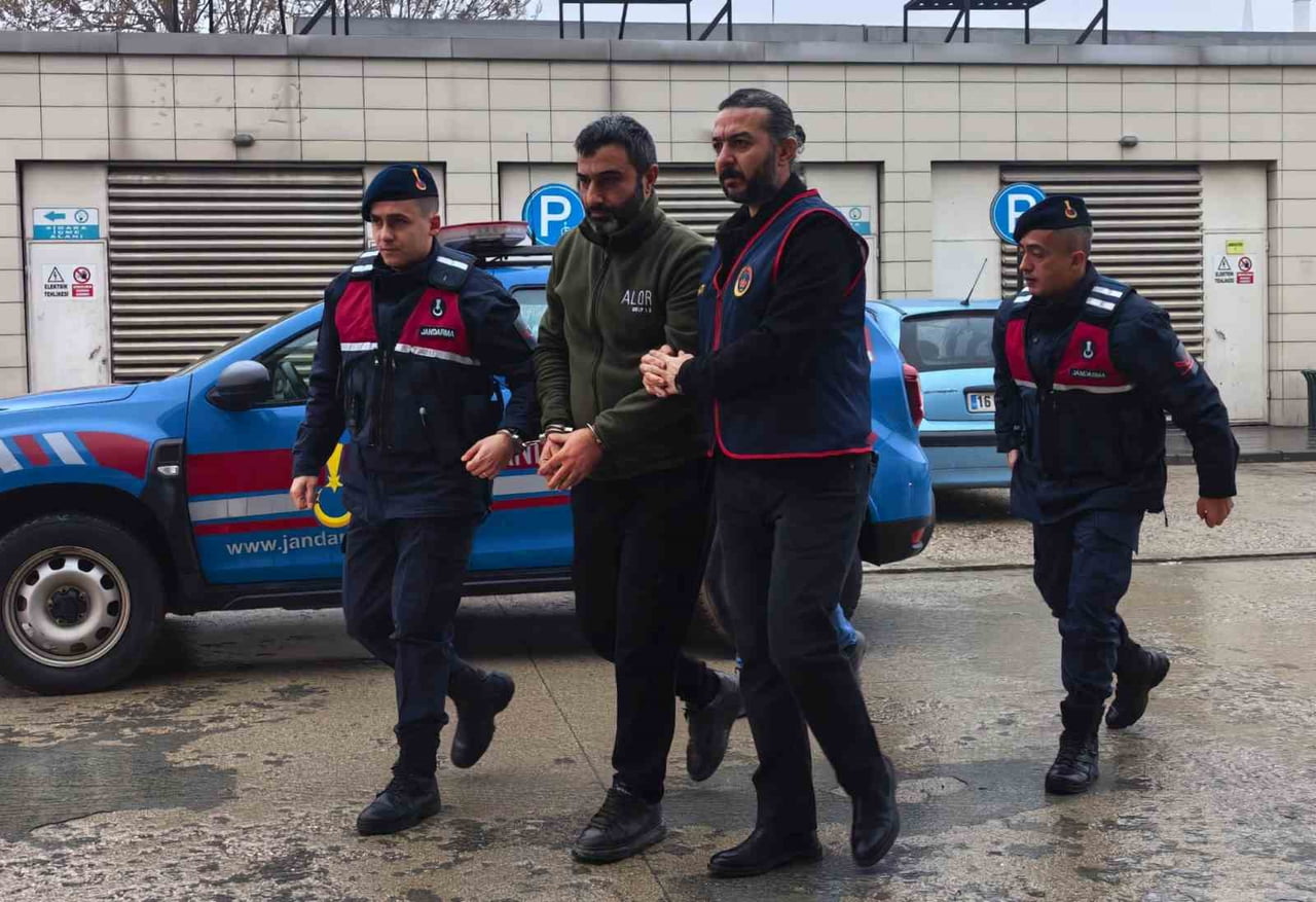 BURSA'NIN İNEGÖL İLÇESİNDE 16 AYRI SUÇTAN KESİNLEŞMİŞ 30 YIL HAPİS CEZASI BULUNAN ŞAHIS JANDARMA...