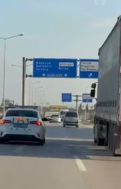 BURSA'NIN İNEGÖL İLÇESİNDE DUR İHTARINA UYMAYAN TIR'IN SÜRÜCÜSÜ BÖLGE TRAFİK EKİPLERİ TARAFINDAN...