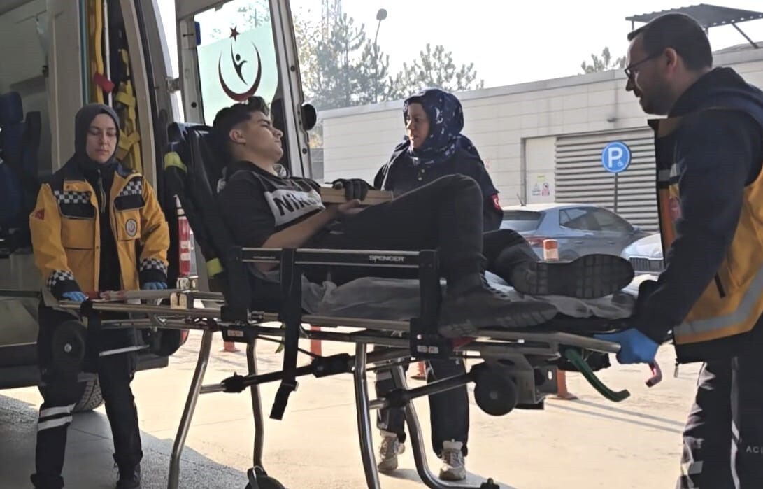 BURSA'NIN İNEGÖL İLÇESİNDE FAALİYET GÖSTEREN MOBİLYA FABRİKASINDA MEYDANA GELEN OLAYDA ELİNİ...