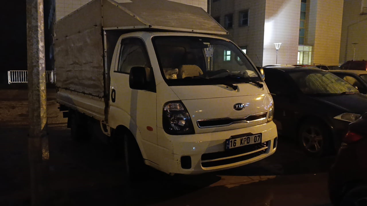 BURSA'NIN İNEGÖL İLÇESİNDE KARŞIDAN KARŞIYA GEÇMEYE ÇALIŞAN YAYA, KAMYONETİN ÇARPMASIYLA...