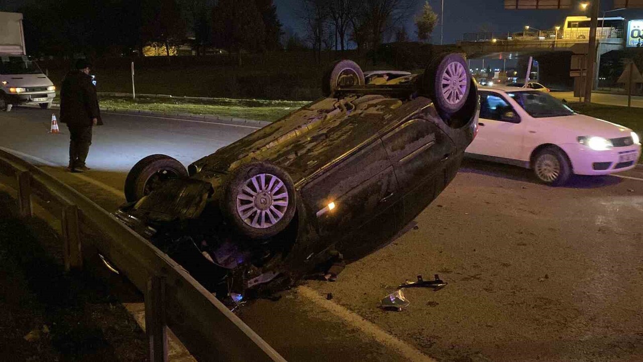 BURSA'NIN İNEGÖL İLÇESİNDE MEYDANA GELEN KAZADA KONTROLDEN ÇIKAN OTOMOBİL TAKLALAR ATARAK TERS...