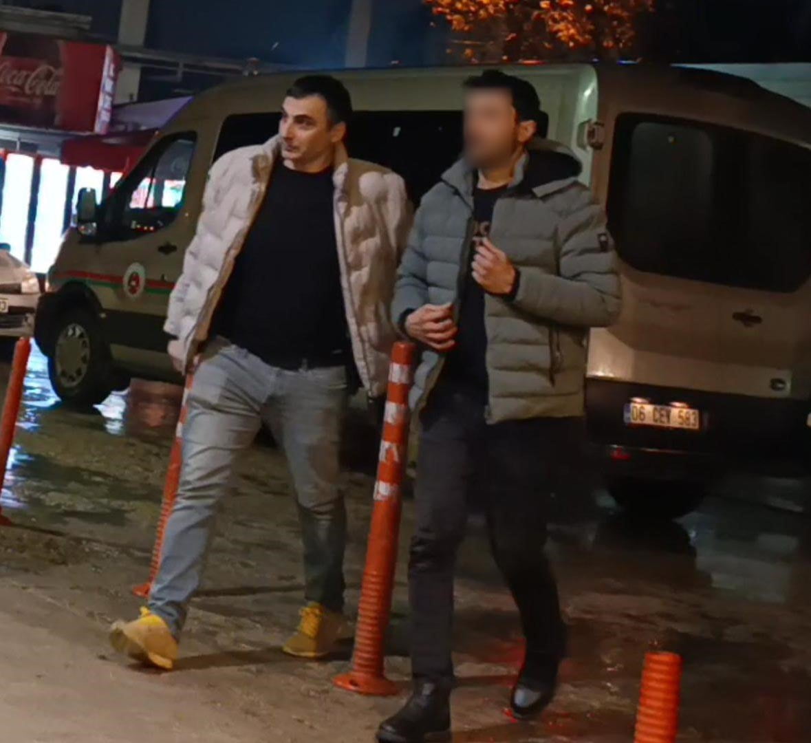 BURSA'NIN İNEGÖL İLÇESİNDE TERÖRE FİNANSMAN SAĞLADIĞI ÖNE SÜRÜLEN DEAŞ FİNANSÖRÜ ŞAHIS POLİS...