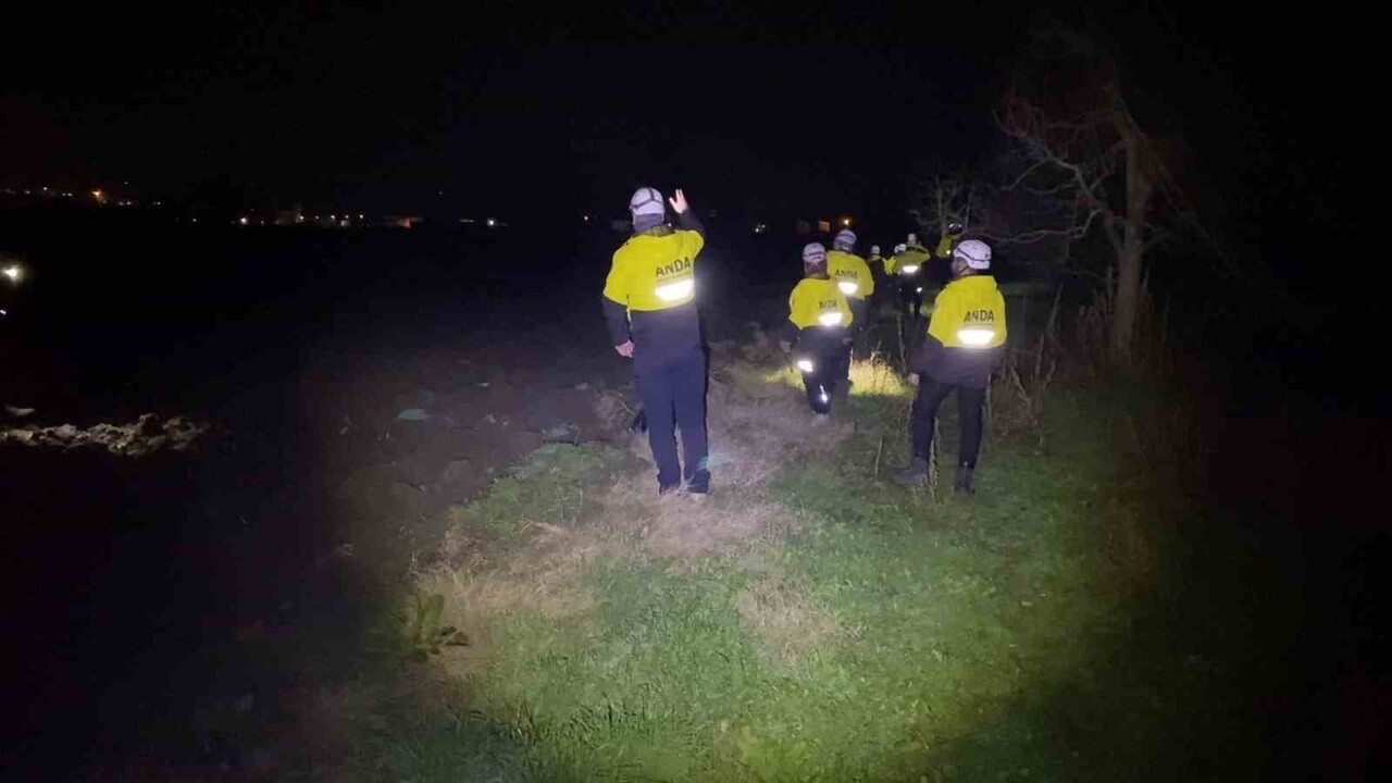 BURSA'NIN İNEGÖL İLÇESİNDEKİ ENGELSİZ YAŞAM MERKEZİ'NDEN KAÇAN 15 YAŞINDAKİ ENGELLİ GENÇ HER YERDE...