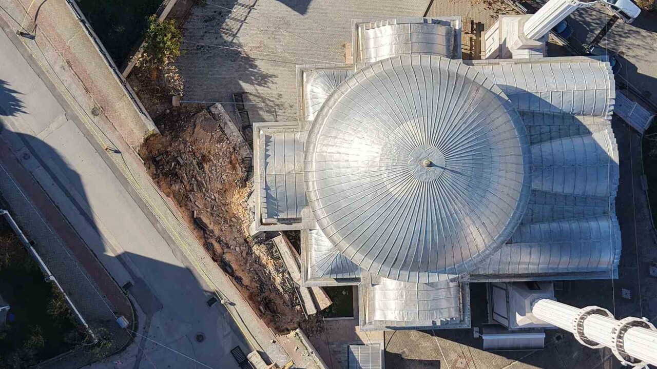 BURSA'NIN NİLÜFER İLÇESİNDE SABAH YÜRÜYÜŞE ÇIKAN BİR YAŞLI KADININ KAYIYOR DİYEREK İHBAR ETTİĞİ...