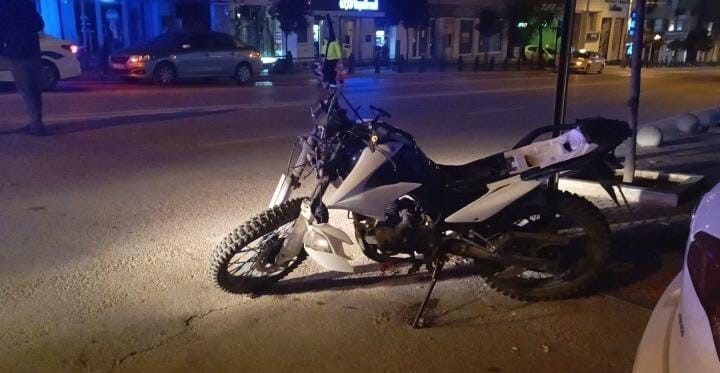 BURSA'NIN OSMANGAZİ İLÇESİNDE MEYDANA GELEN TRAFİK KAZASINDA MOTOSİKLET SÜRÜCÜSÜ...