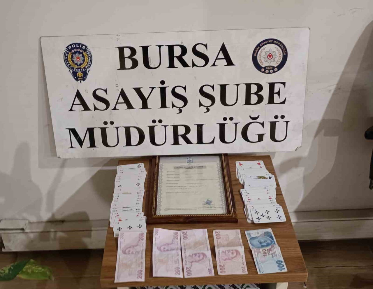 BURSA'NIN YILBAŞI ÖNCESİ YAPILAN DENETİMLERDE KUMAR OYNANDIĞI TESPİT EDİLEN İŞ YERLERİ VE ŞAHISLAR...