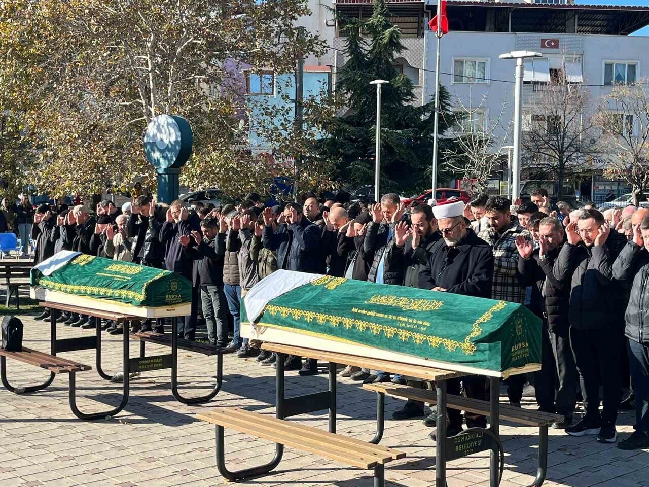 BURSA’DA BABA, KIZINI ÖLDÜRDÜKTEN SONRA İNTİHAR ETTİ: BABA VE KIZ YAN YANA TOPRAĞA...