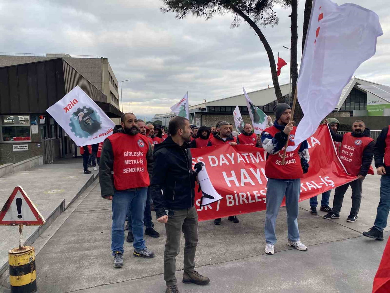 BURSA’DA BİRLEŞİK METAL-İŞ SENDİKASI ÜYESİ PRYSMİAN FABRİKASI İŞÇİLERİ, MESS GRUP TOPLU İŞ...