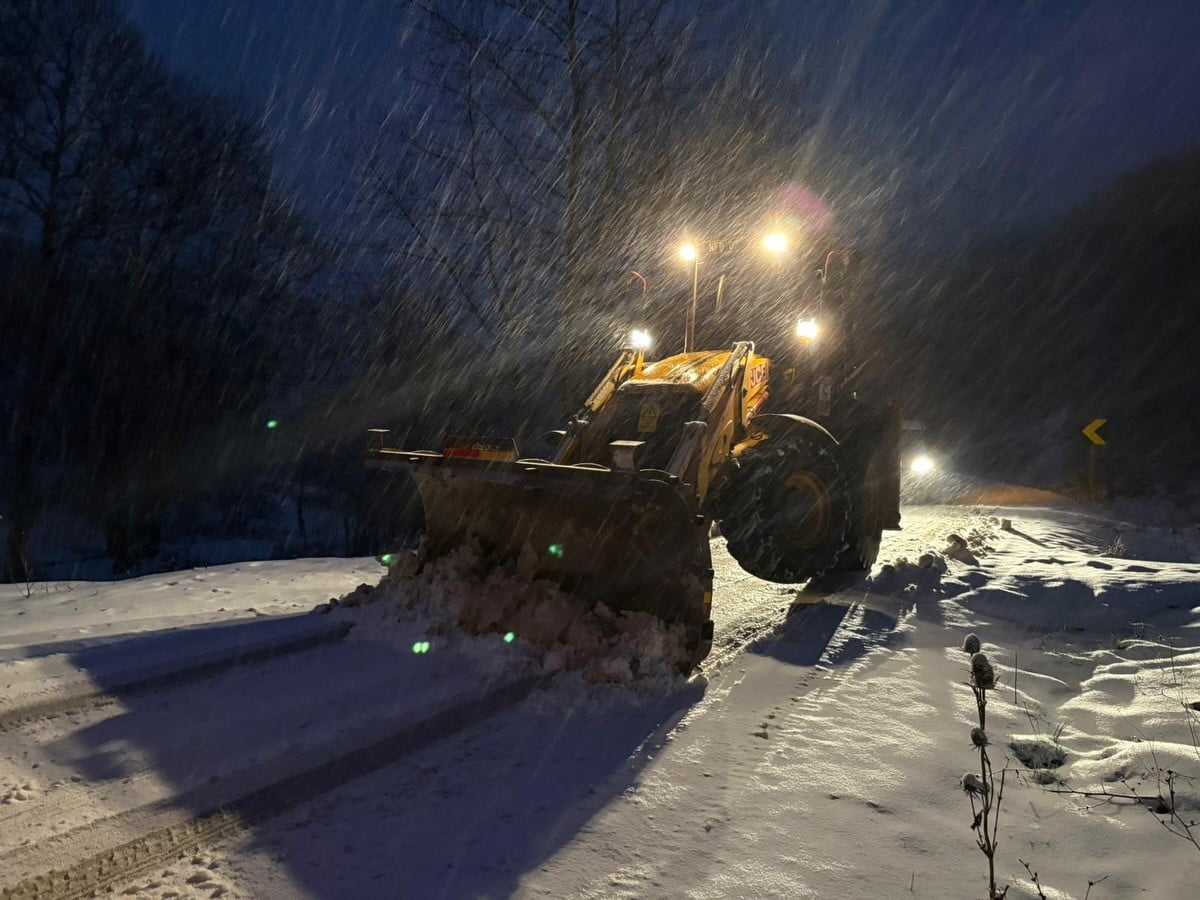 BURSA GENELİNDE ARALIK AYININ SON GÜNLERİNDE ETKİSİNİ GÖSTEREN KAR YAĞIŞINA KARŞI NİLÜFER...