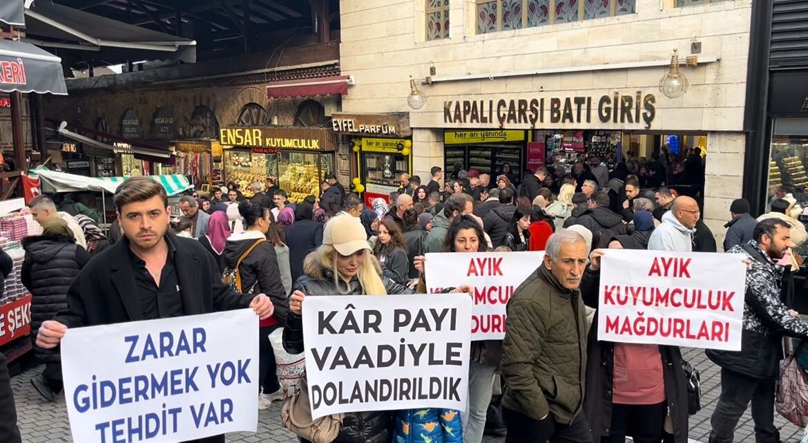 BURSA KAPALIÇARŞI'DA FAALİYET GÖSTEREN BİR KUYUMCUYA YÖNELİK DOLANDIRICILIK İDDİASI KENTTE BÜYÜK...