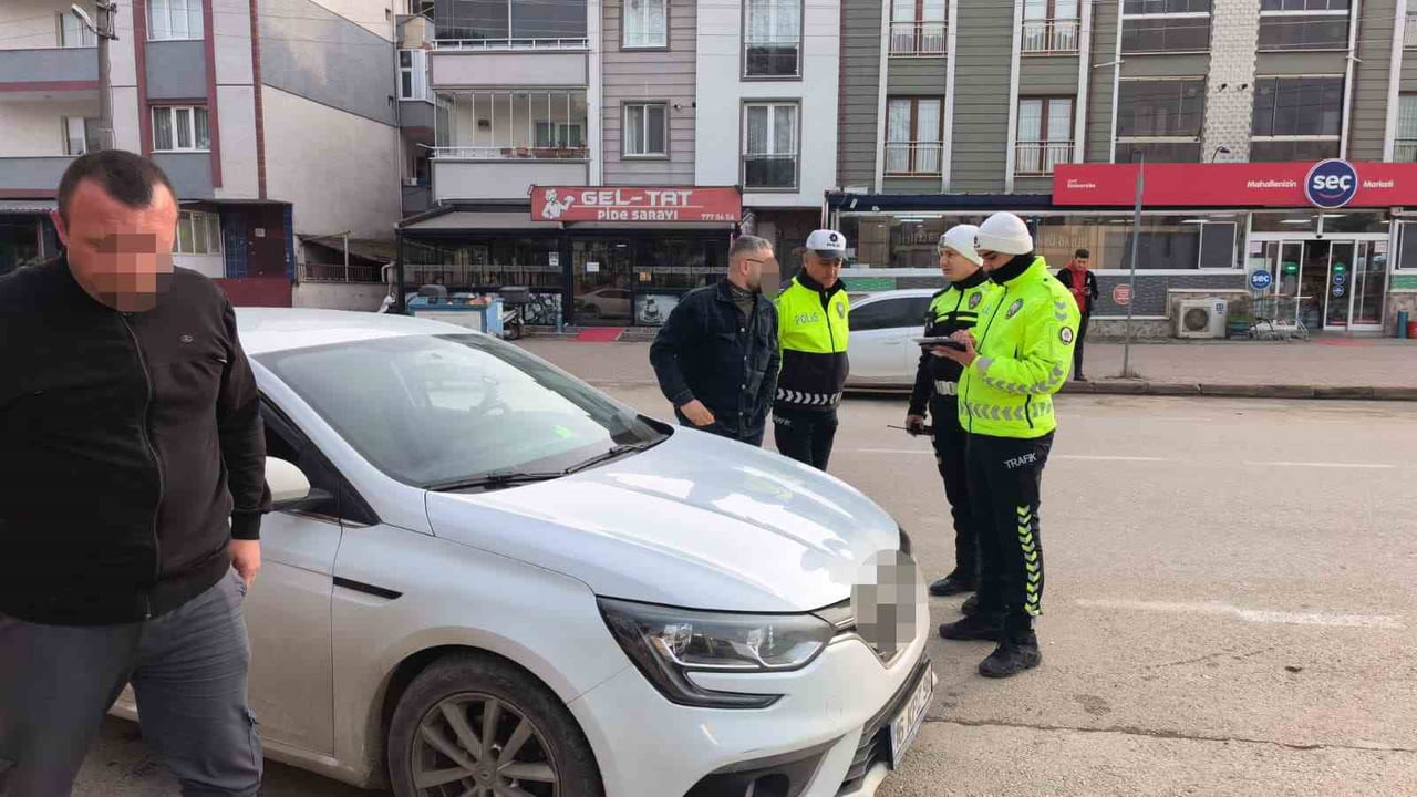 BURSA’NIN İNEGÖL İLÇESİNDE KORSAN TAKSİCİLİK YAPTIĞI TESPİT EDİLEN 2 SÜRÜCÜYE AĞIR PARA CEZASI...