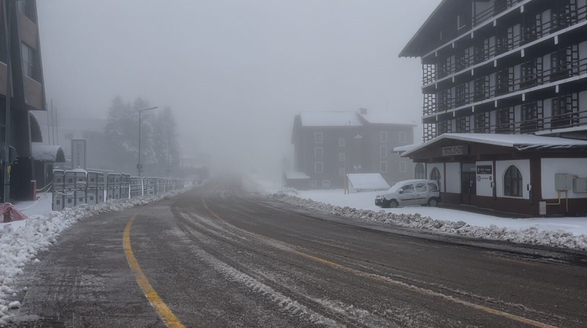BURSA ULUDAĞ’DA GECE SAATLERİNDE ETKİLİ OLAN KAR YAĞIŞIYLA BİRLİKTE ZİRVEDE KAR KALINLIĞI 10...