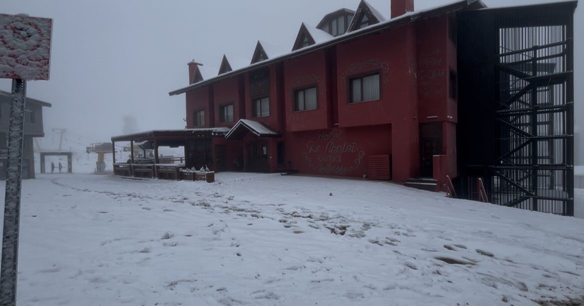 BURSA ULUDAĞ’DA GECE SAATLERİNDE ETKİLİ OLAN KAR YAĞIŞIYLA BİRLİKTE ZİRVEDE KAR KALINLIĞI 10...