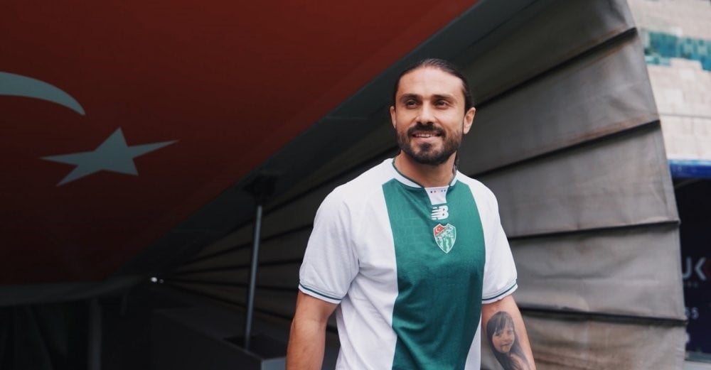 BURSASPOR, ARA TRANSFER DÖNEMİNDEKİ İLK HAMLESİNİ YAPARAK TECRÜBELİ FUTBOLCU HALİL AKBUNAR İLE...