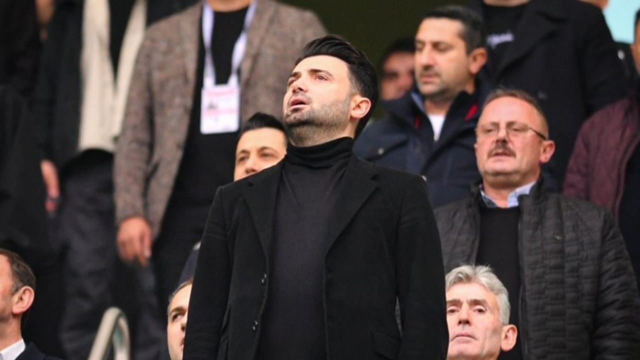 BURSASPOR BAŞKANI ENES ÇELİK, ALİAĞA FK MAÇI SONRASI YAPTIĞI AÇIKLAMADA TARAFTARA TEŞEKKÜR EDERKEN...