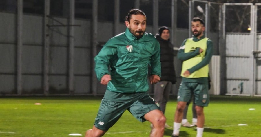 BURSASPOR, DEVRE ARASI HAZIRLIKLARINA AKŞAM SAATLERİNDE ÖZLÜCE İBRAHİM YAZICI TESİSLERİ’NDE...