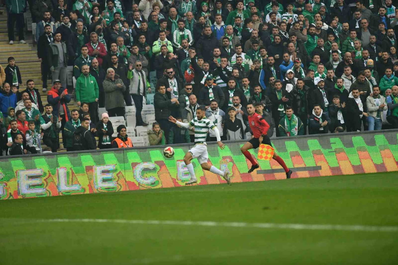 BURSASPOR SAHASINDA ALİAĞA FK İLE GOLSÜZ BERABERE KALDI