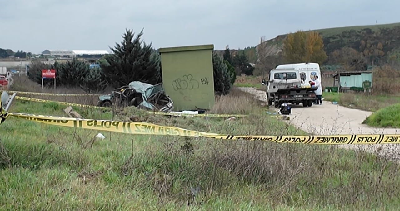 BÜYÜKÇEKMECE'DE GECE YAŞANAN KAZA GÜNDÜZ FARK EDİLDİ: 2 ÖLÜ