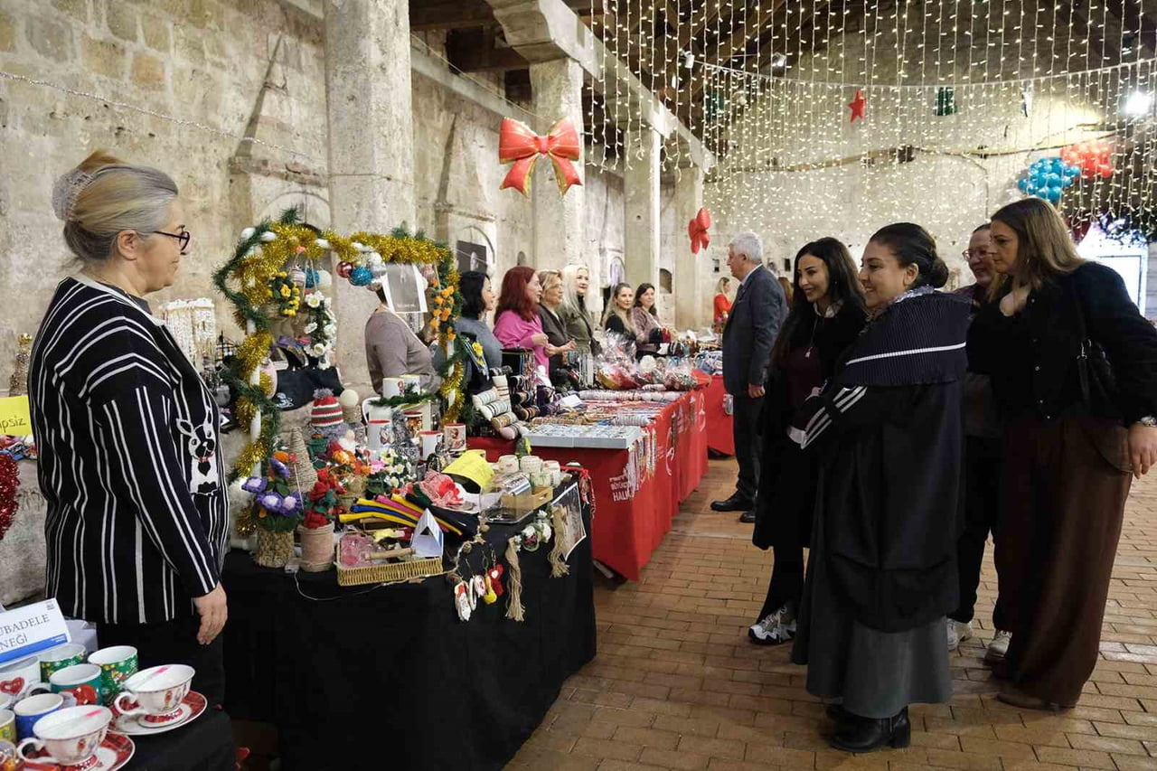 BÜYÜKÇEKMECE BELEDİYESİ HALK AKADEMİSİ'NİN HER YIL GELENEKSEL OLARAK DÜZENLEDİĞİ YENİ YIL ÜRÜNLERİ...