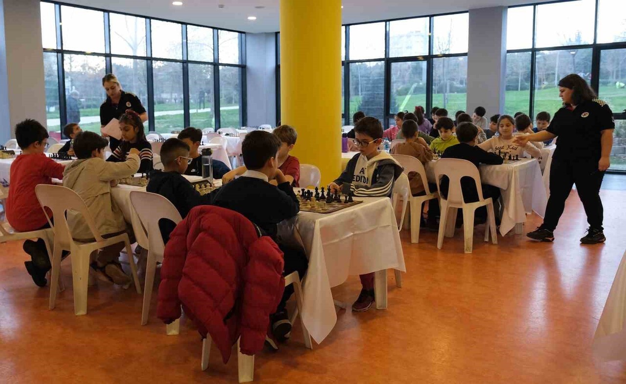 BÜYÜKÇEKMECE’DE KIŞA MERHABA HIZLI SATRANÇ TURNUVASI’NDA SATRANÇ TUTKUNLARI BİR ARAYA...