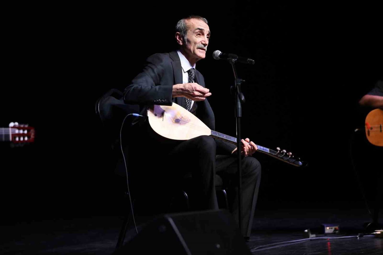 BÜYÜKŞEHİR BELEDİYESİ SİVİL TOPLUM DAİRESİ BAŞKANLIĞINCA KOCAELİ KONGRE MERKEZİ'NDE AŞIK VEYSEL'İ...