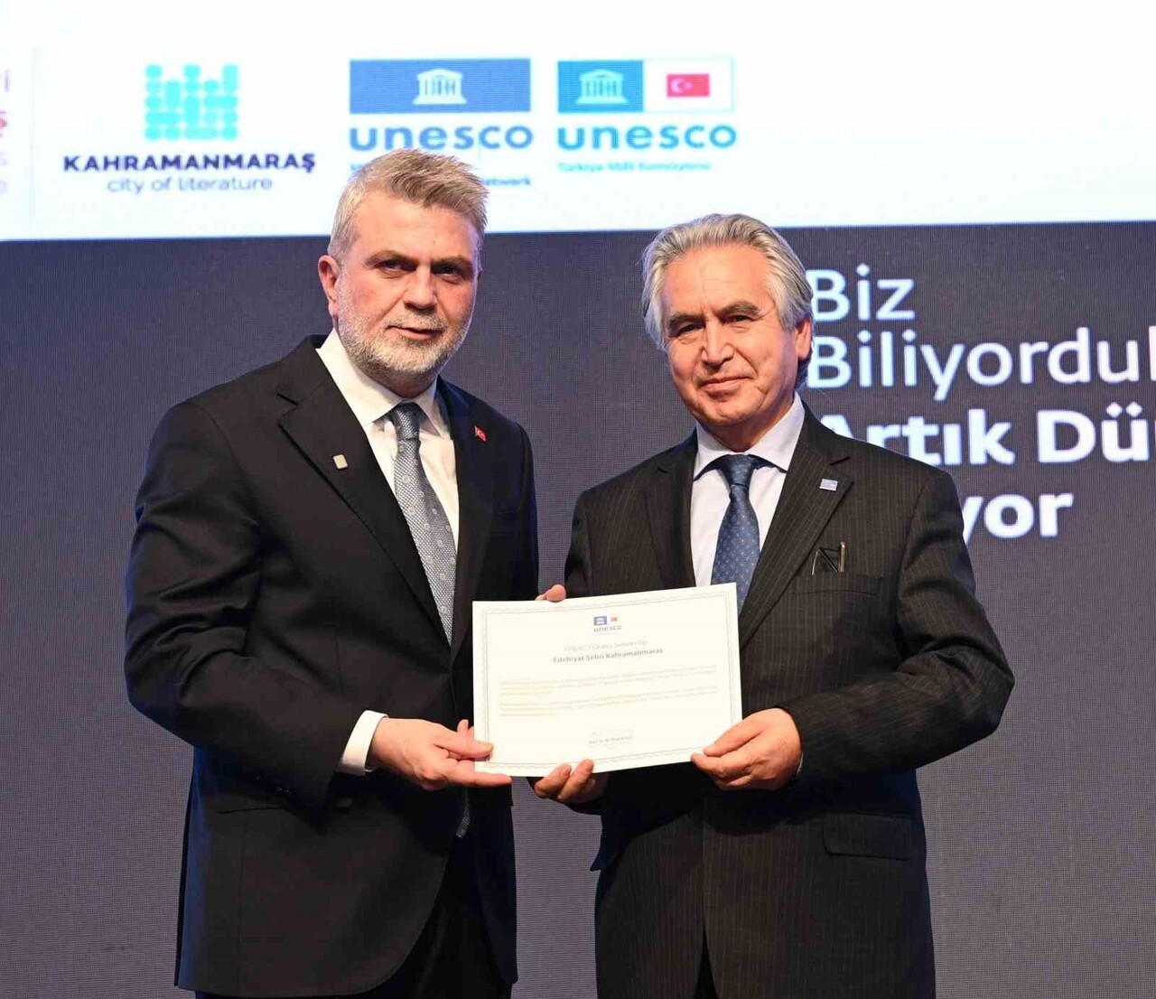 CAHİT ZARİFOĞLU'NDAN ABDURRAHİM KARAKOÇ'A, NECİP FAZIL'DAN AŞIK MAHZUNİ ŞERİF'E ONLARCA ŞAİR...