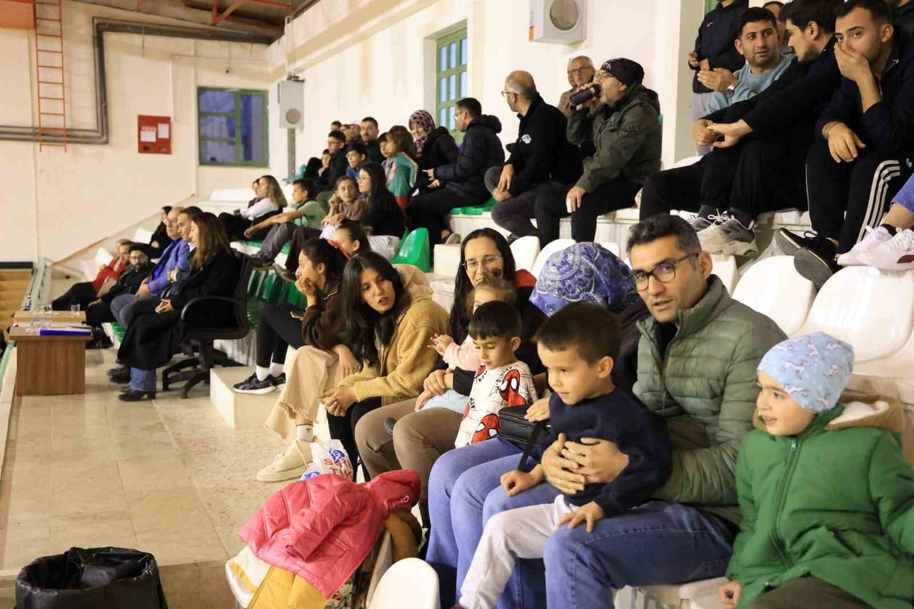 ÇAMELİ BELEDİYESİ TARAFINDAN DÜZENLEN KURUMLAR-MAHALLER VOLEYBOL TURNUVASI BÜYÜK HEYECANLA DEVAM...