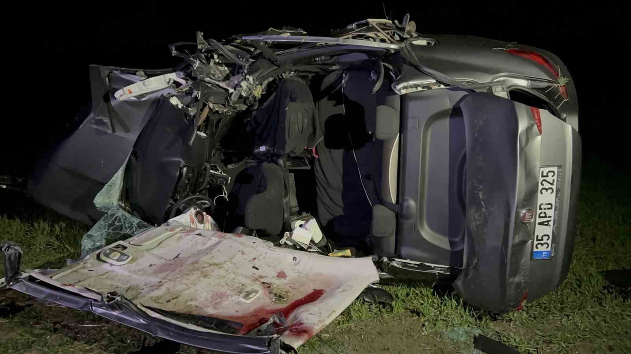 ÇANAKKALE'DE İDDİAYA GÖRE POLİSİN DUR İHTARINA UYMAYARAK TERS YÖNE GÖREN OTOMOBİL, KARŞI YOLDAN...