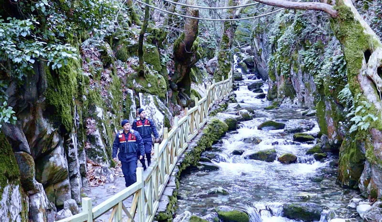 ÇANAKKALE'NİN BAYRAMİÇ İLÇESİNDE BULUNAN AYAZMA PINARI TABİAT PARKI VE ÇEVRESİ JANDARMA...