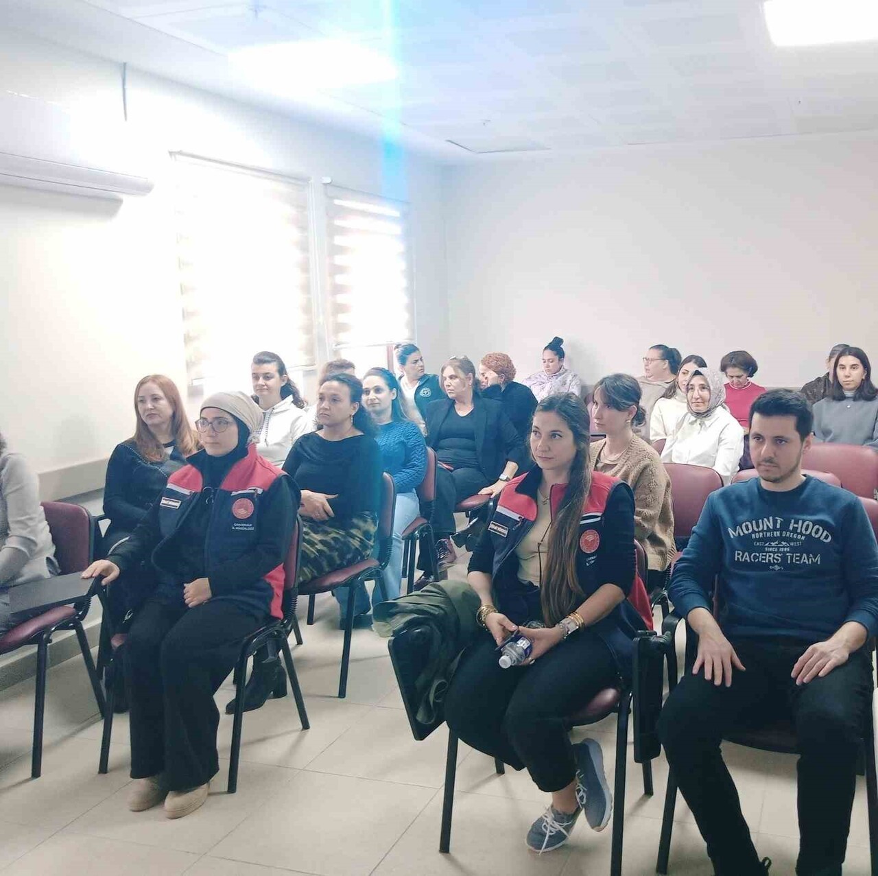 ÇANAKKALE’DE TARIMSAL ÜRETİMİ TEHDİT EDEN KAHVERENGİ KOKARCA ZARARLISINA KARŞI YÜRÜTÜLEN EĞİTİM...